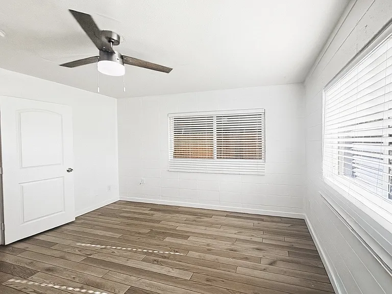 1911 E Amelia Ave #7 — Photo 30