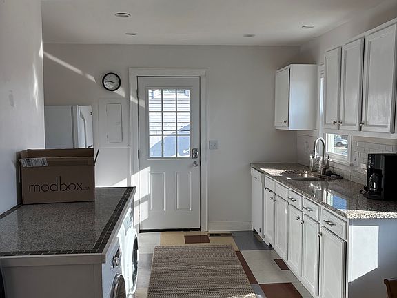 4th image of 3820 Lookout Dr