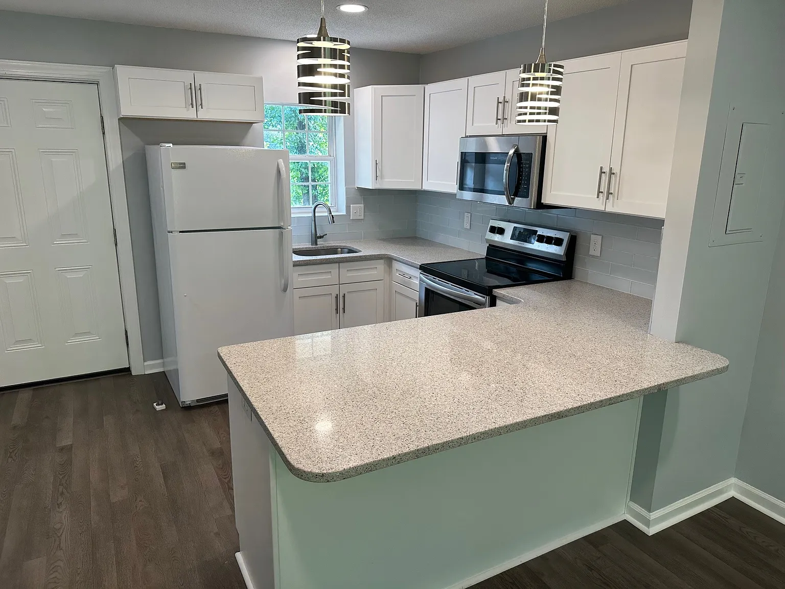 1 bed, 650 sqft, $1,200 — Photo 2