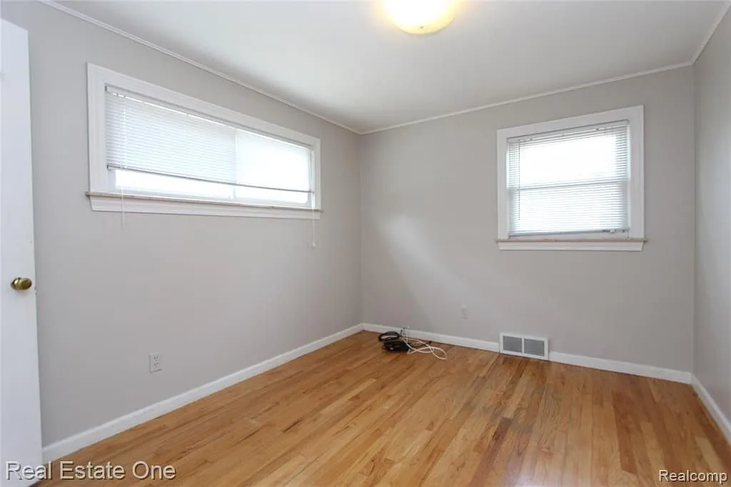 3 bed, 1.5 bath, 1072 sqft, $1,800 — Photo 3