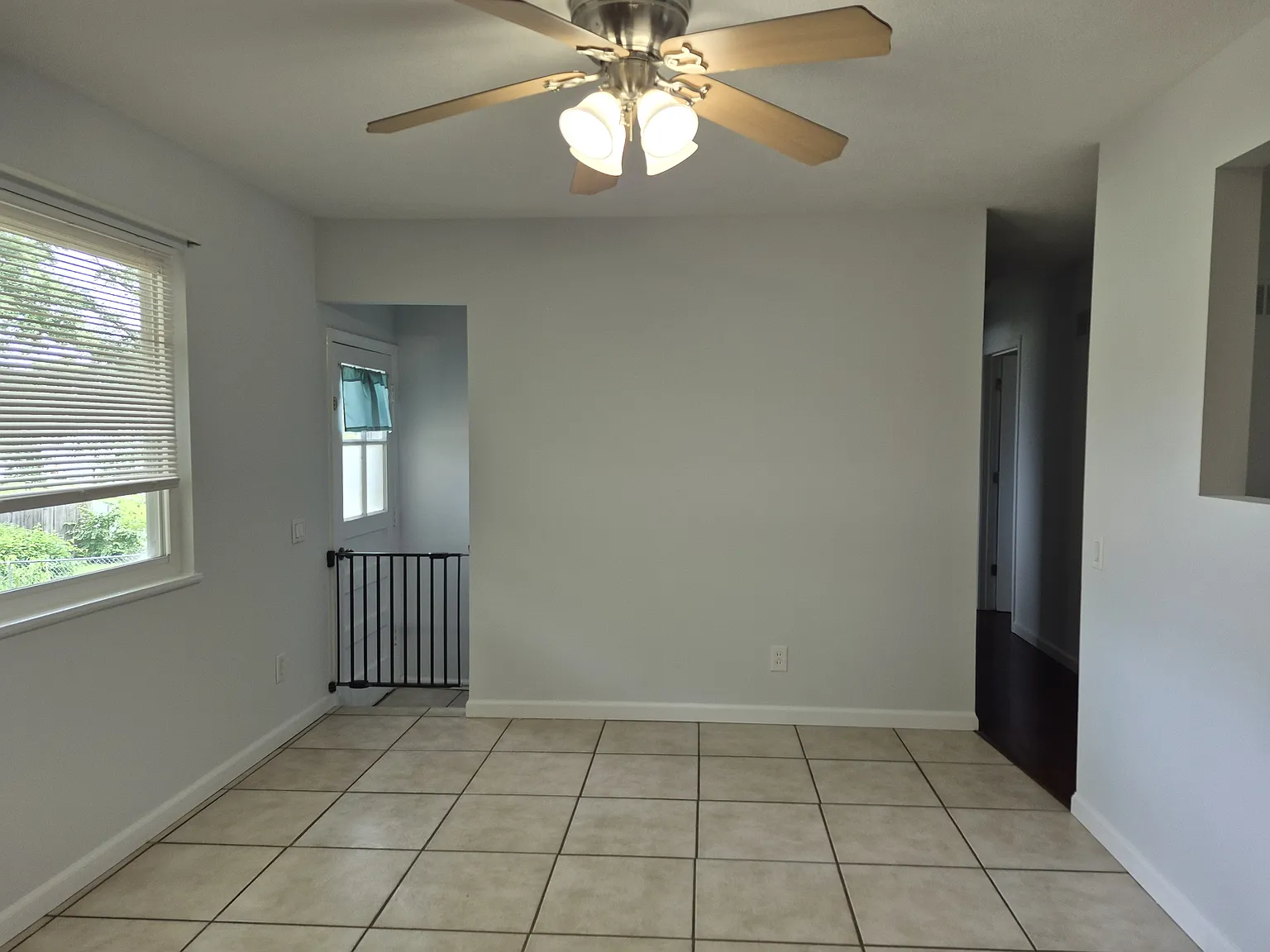 3 bed, 1090 sqft, $1,500 — Photo 4