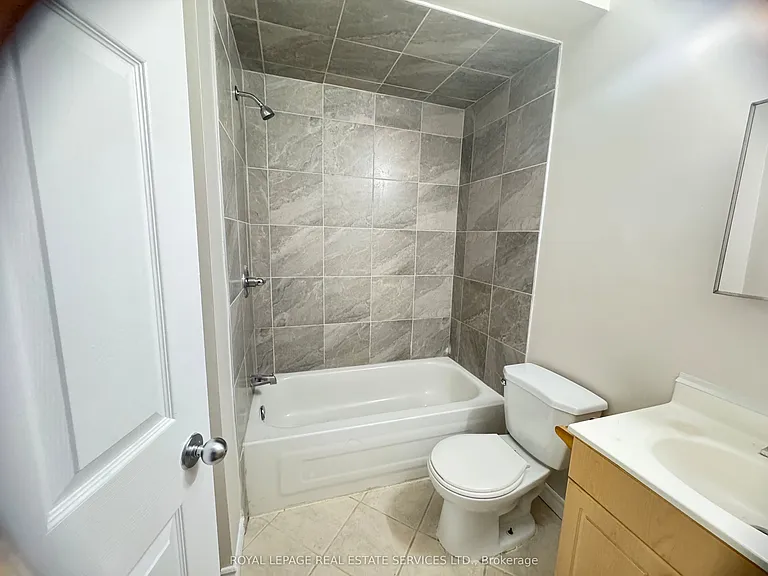 186 Spadina Rd #MAIN FLOOR — Photo 23