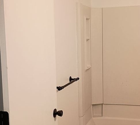 2nd image of 906 E D St #11