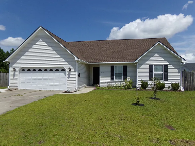 1016 Locust Ct — Photo 1