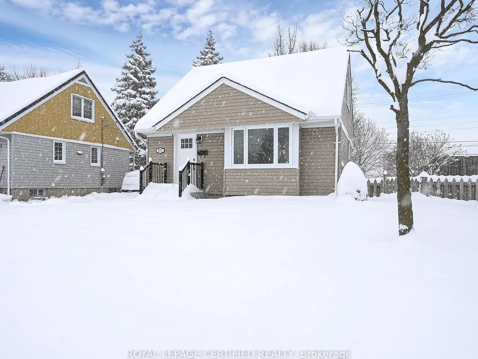 4 bed, $2,400 — Photo 1