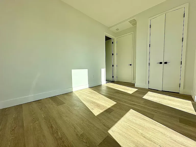 139 Frost St #4D — Photo 11