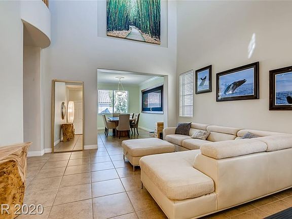 2nd image of 568 Clement Ct