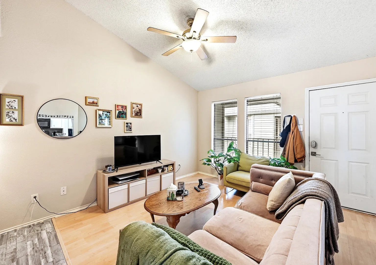 2706 Salado Street Unit 305 — Photo 2