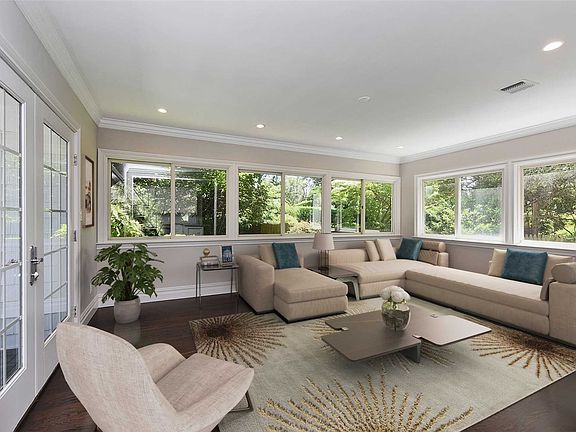 4th image of 9 Franklin Ct W