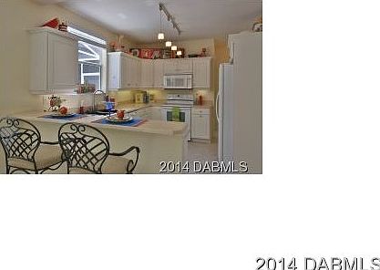 4th image of 64 Dix Ave