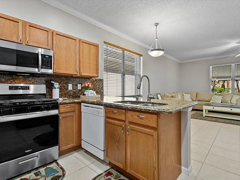 114 Lancaster Way — Photo 9