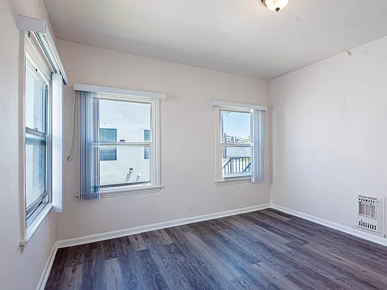 4915 S San Vicente Blvd #2 — Photo 9