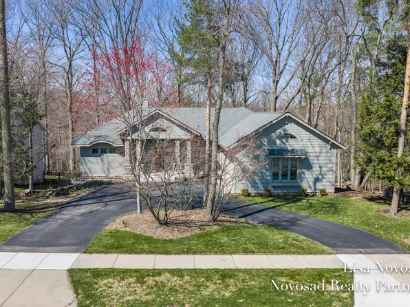 2301 Longmeadow St NW, Grand Rapids, MI 49504