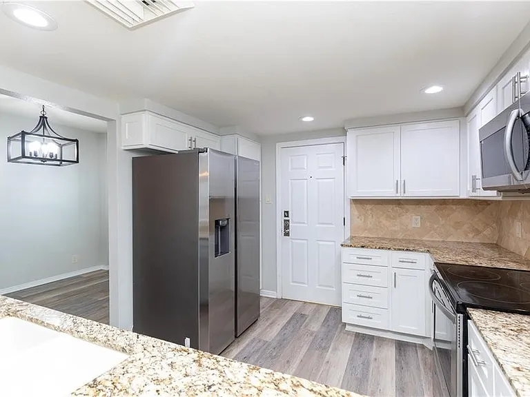 200 W Cotter Ave — Photo 23