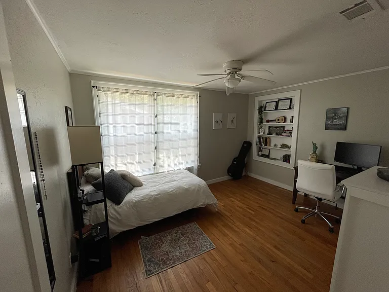 1109 Carey Ave — Photo 7