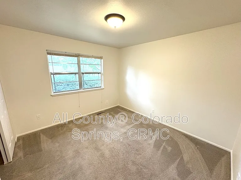 1515 Eagle View Dr — Photo 17