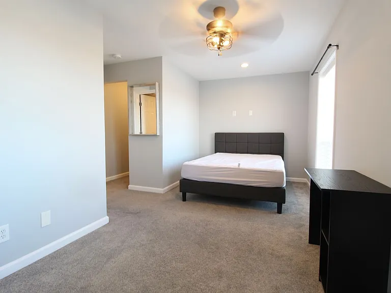 1340F Hunters Rd — Photo 30