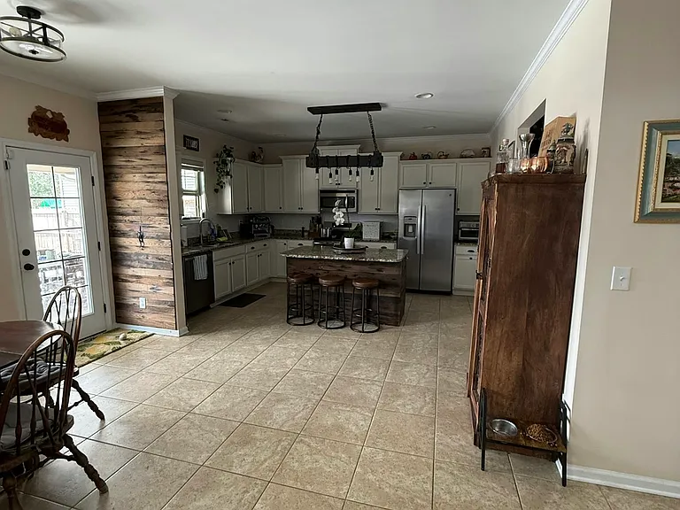 205 Holmes Point Ct — Photo 3