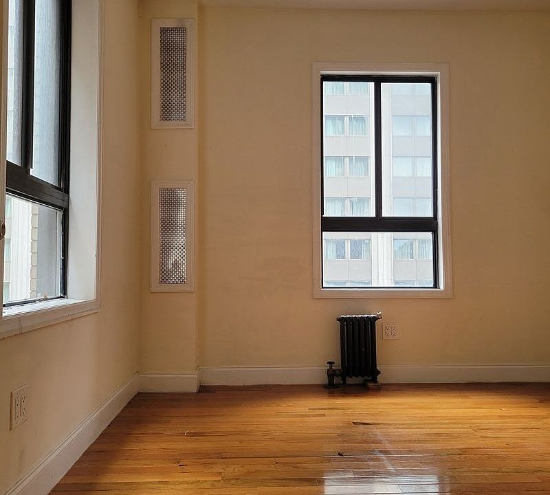 1st image of 300 W 49th St APT 504