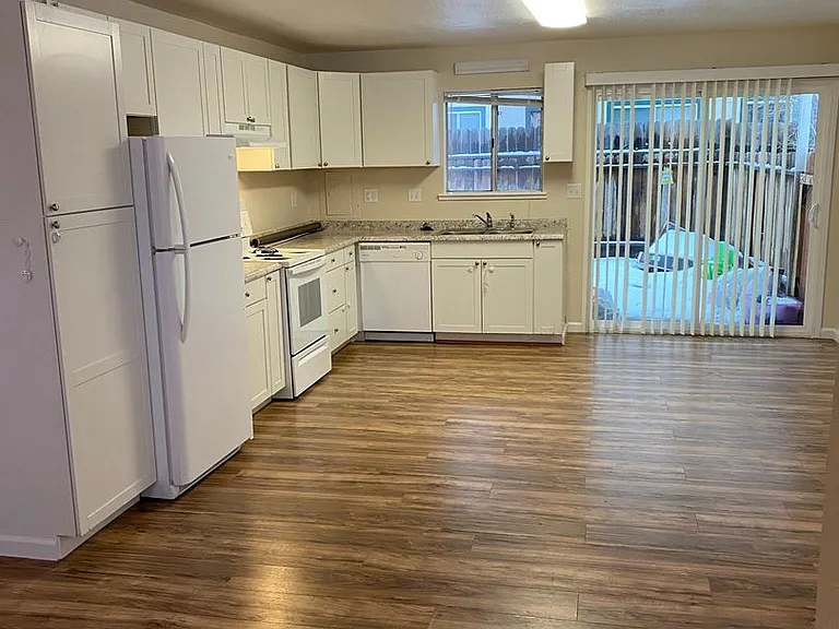 335 Cedar St — Photo 1