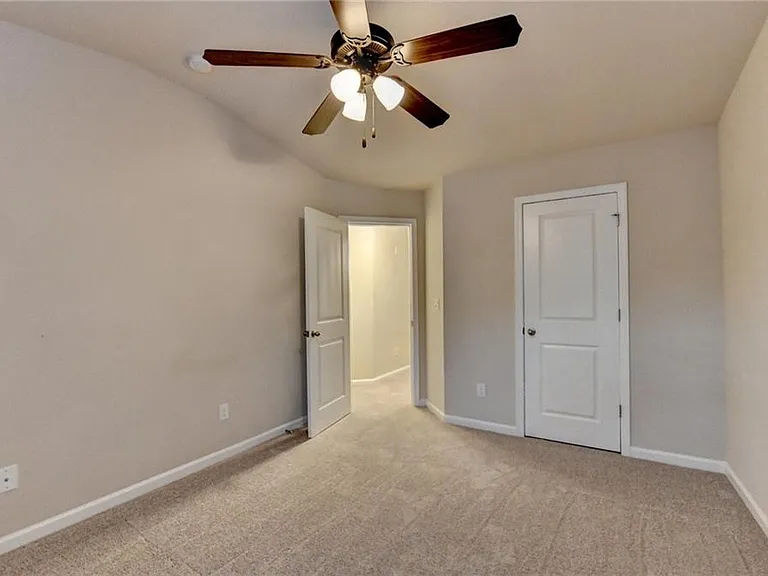 11619 Davenport Ln — Photo 25