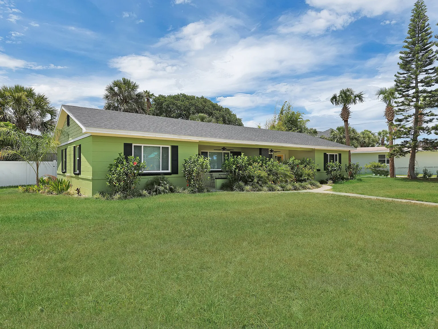 2 bed, 1000 sqft, $2,325 — Photo 1