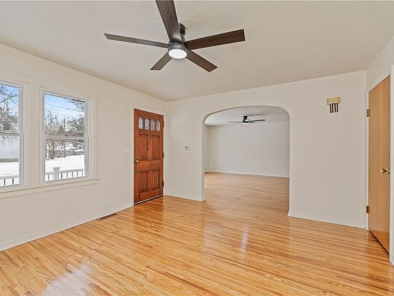 4th image of 157 Cummings St