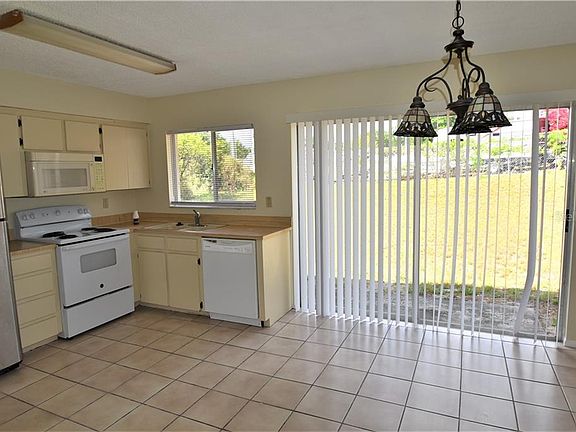 2nd image of 541 Lake Dexter Blvd
