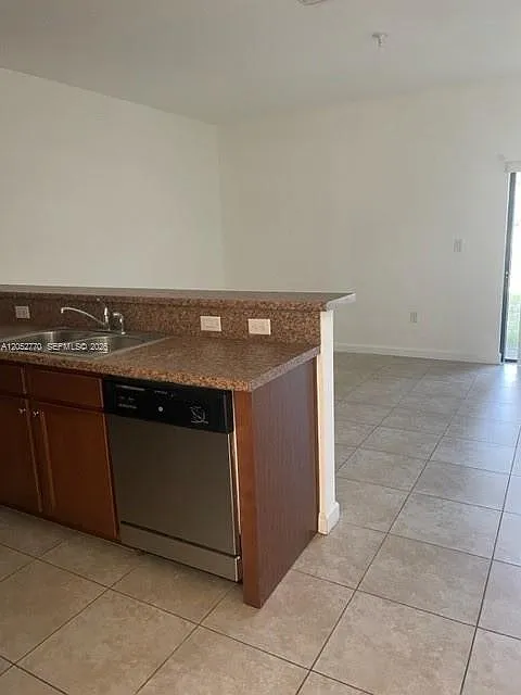 2 bed, 2.5 bath, $2,300 — Photo 4