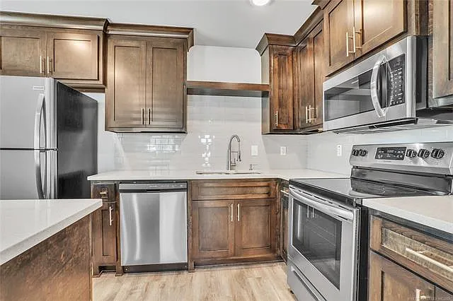 724 N Date Ave — Photo 5