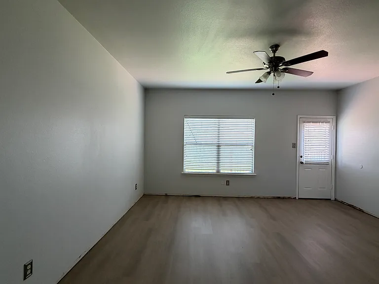 2123 Meadow View Dr — Photo 26