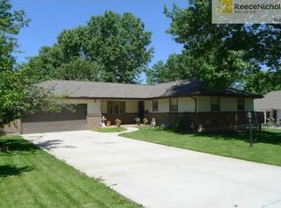 8516 Hawthorne Ave, Raytown, MO 64138