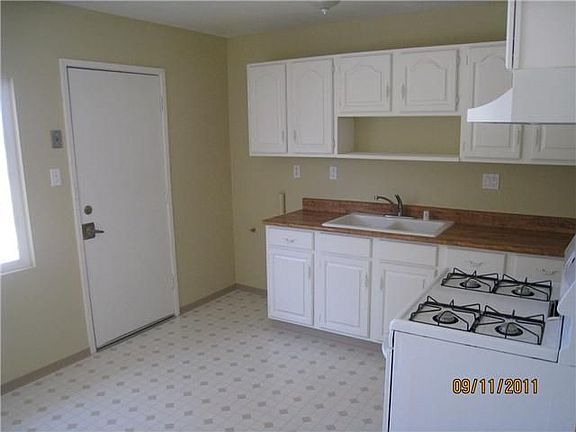 2nd image of 858 Sawtelle Ave