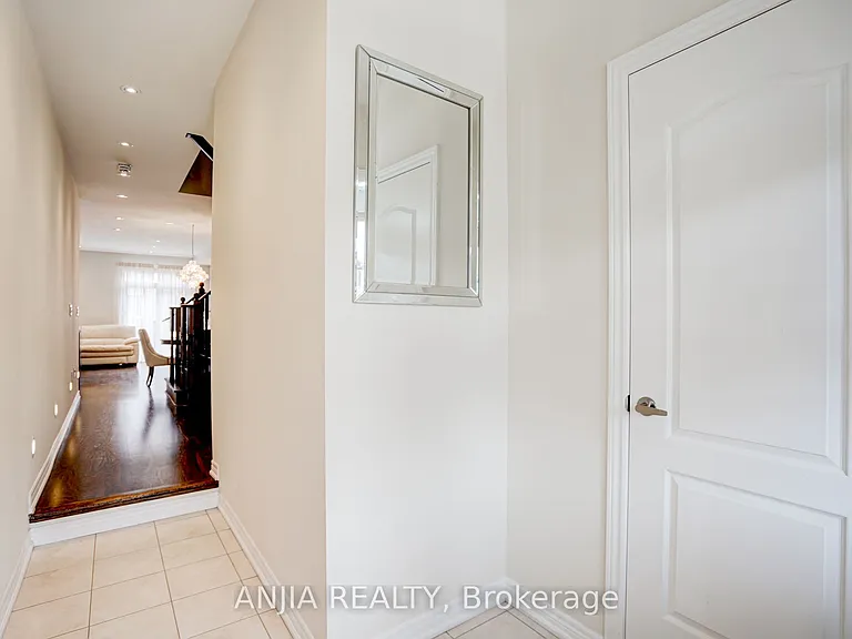 25 Collier Cres — Photo 3