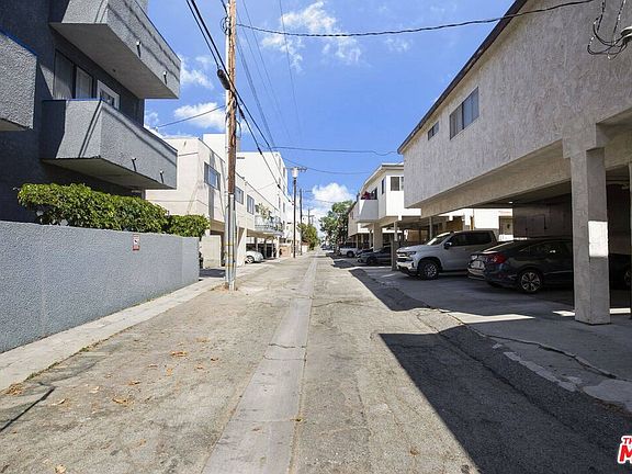 4th image of 3747 Mentone Ave