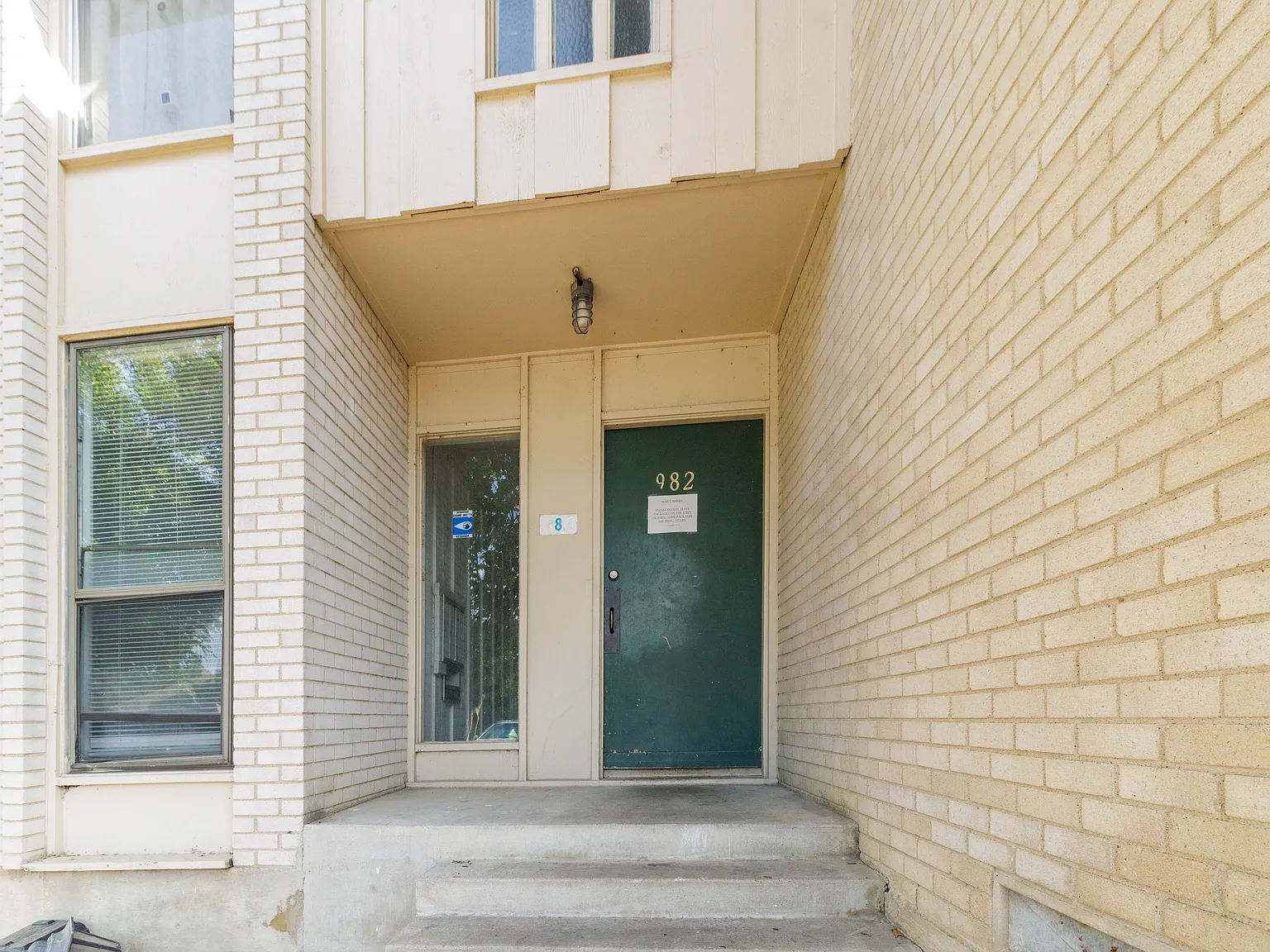 2 bed, 1.5 bath, 864 sqft, $1,700 — Photo 2
