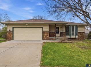 4121 Duxhall Dr, Lincoln, NE 68516