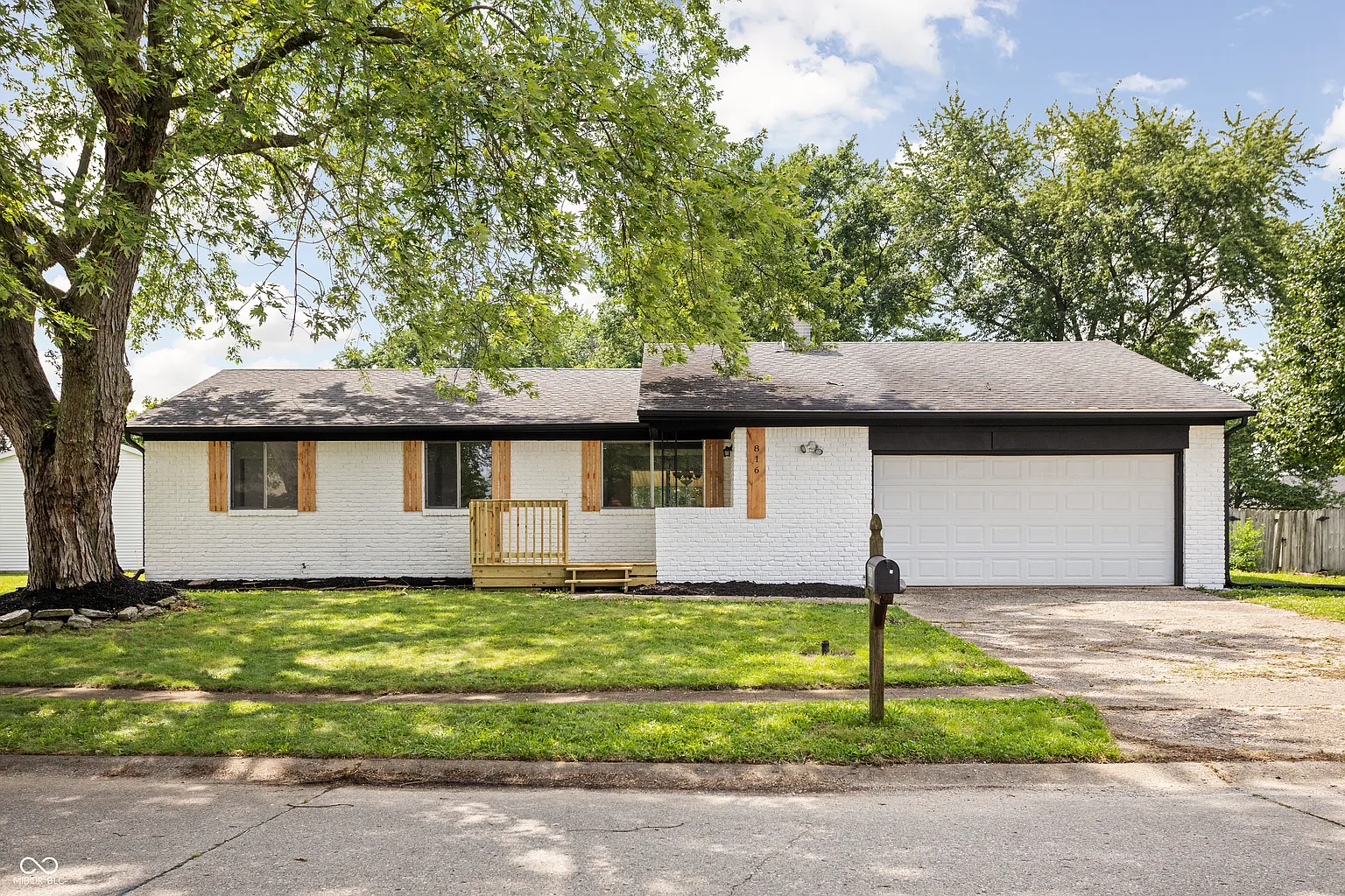 816 Spring Valley Dr photo 1