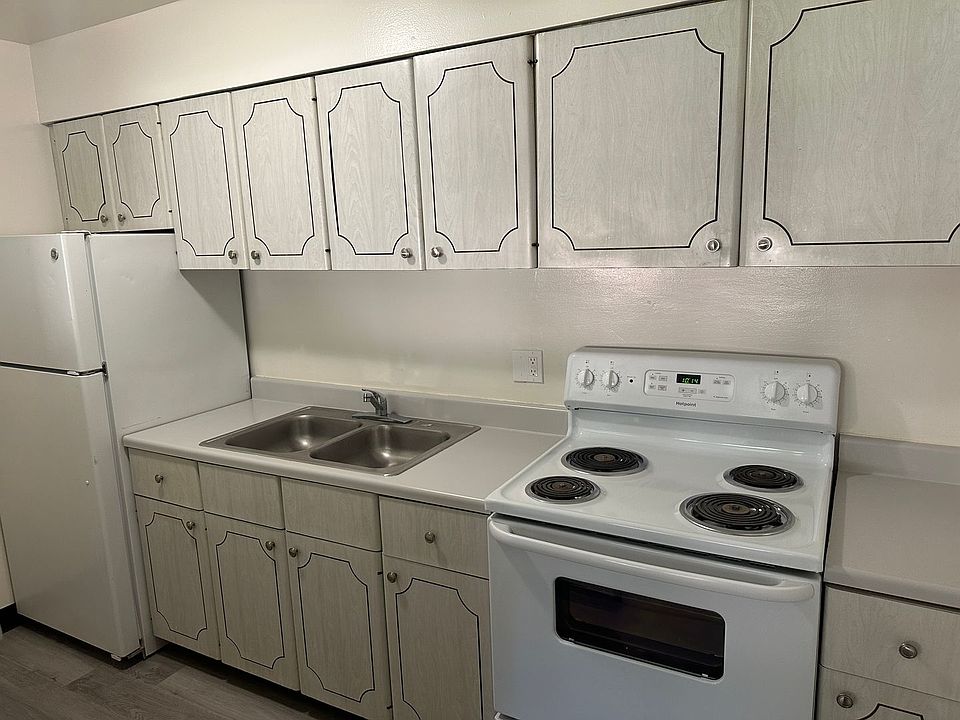 1st image of 12 Southwoods Ave APT 12
