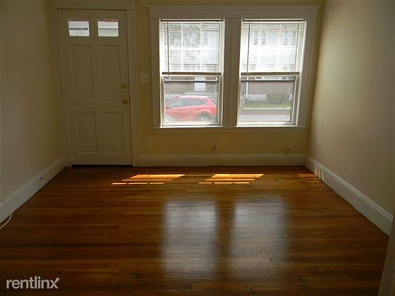 201 Willis Ave 016