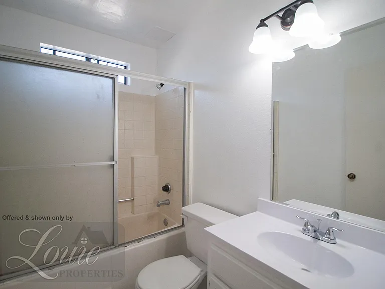 136 N Marengo Ave #C — Photo 9