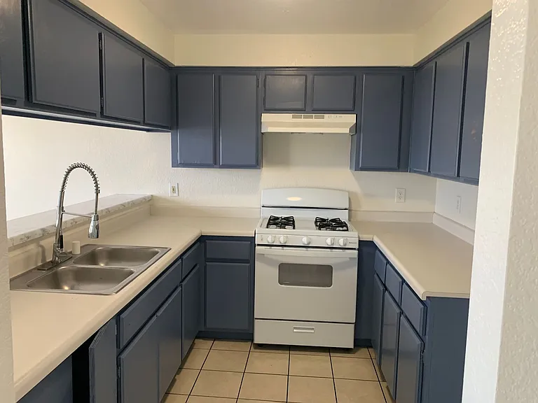 1440 Plaza Del Amo — Photo 2