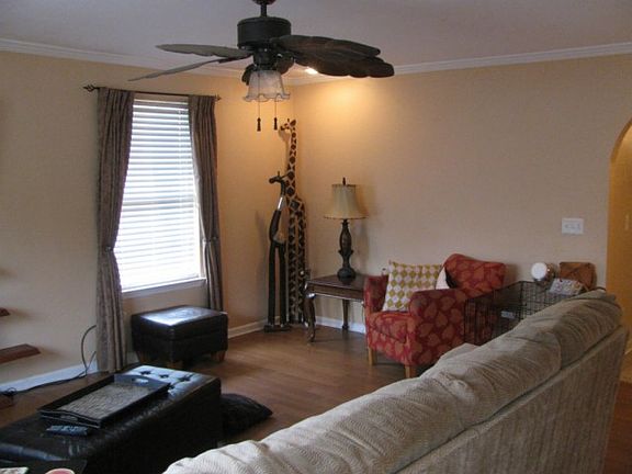 4th image of 5324 Connell St #15