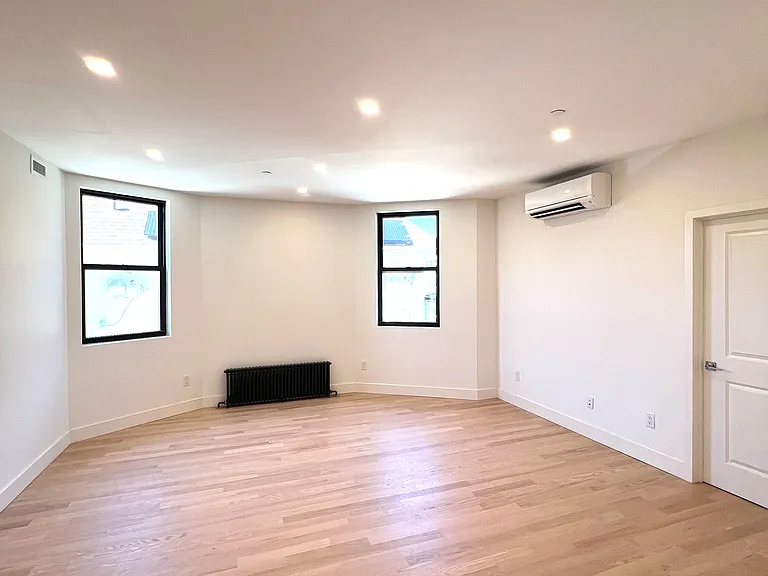 7 Bay 32nd St #2F — Photo 3