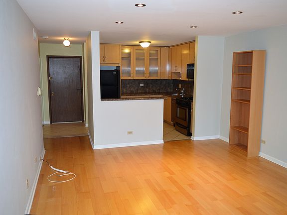 4th image of 4000 Bayside Dr Unit 213