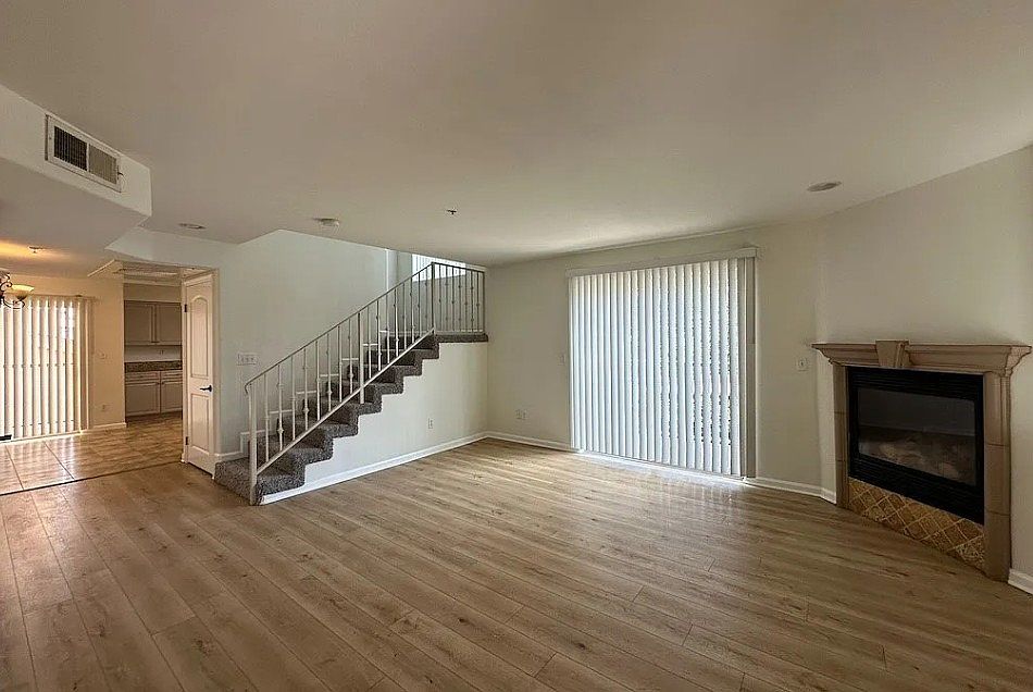 1st image of 6446 Woodley Ave #6