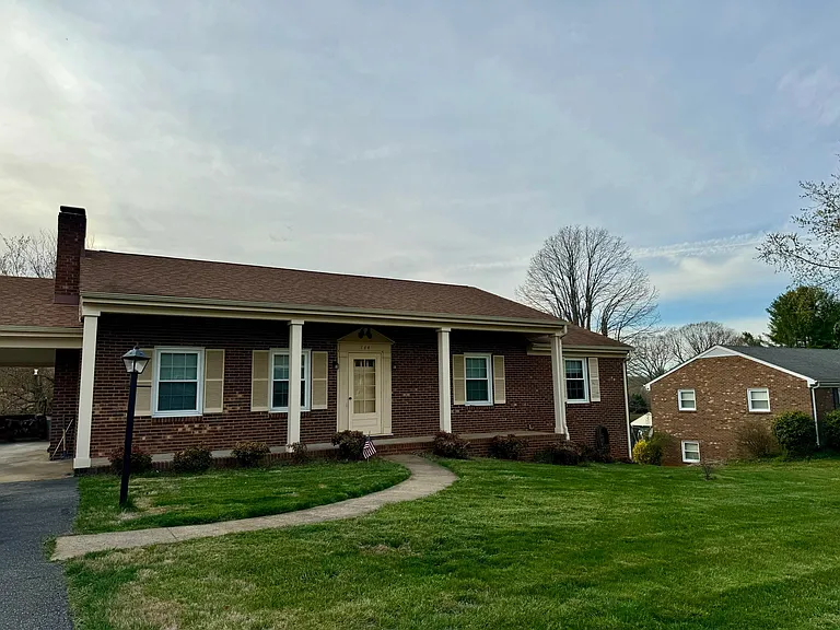 144 Mistletoe Dr — Photo 1