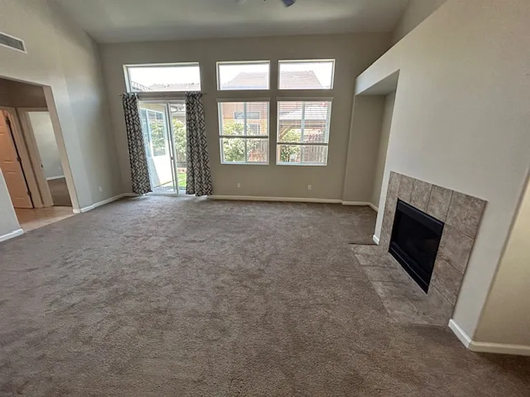 3248 N Memory St — Photo 8