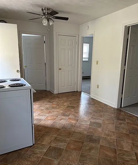 940 Jennelle Rd — Photo 5