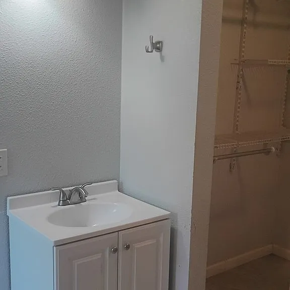 312 McKnight Dr — Photo 8